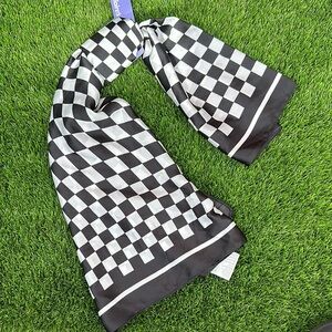 Claire's Monochrome Checkered Wrap